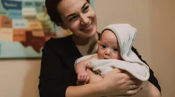 Pomoc dla samotnej matki za pośrednictwem fundacji i nie tylko. Co warto wiedzieć?