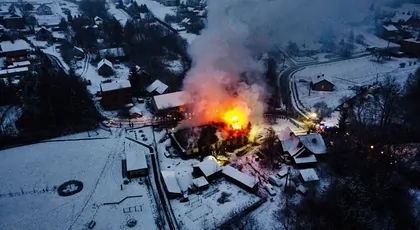 Pomóżmy Pani Monice oraz jej dzieciom odbudować dom po pożarze w Łękawicy