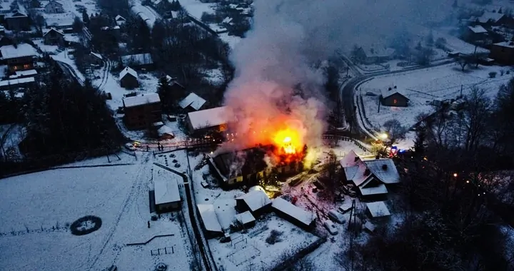 Pomóżmy Pani Monice oraz jej dzieciom odbudować dom po pożarze w Łękawicy