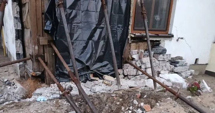 Mój dom się zawala, a ja mam 72 lata – chcę tylko żyć spokojnie z moim psem