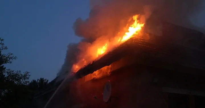 Ogromny pożar domu w Piastowie