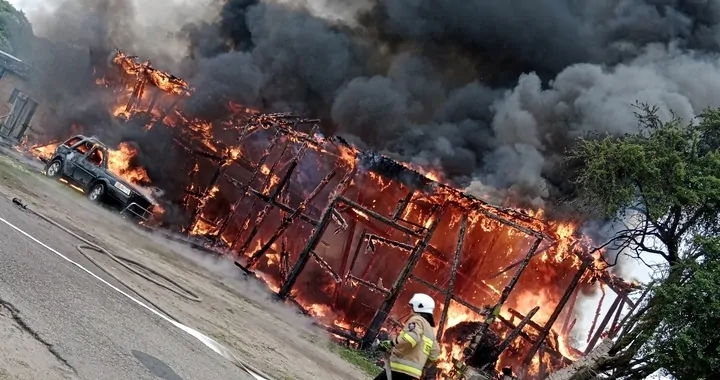 Pomóż odbudować stajnie dla koni i stodołę po ogromnym pożarze w Warniłęgu