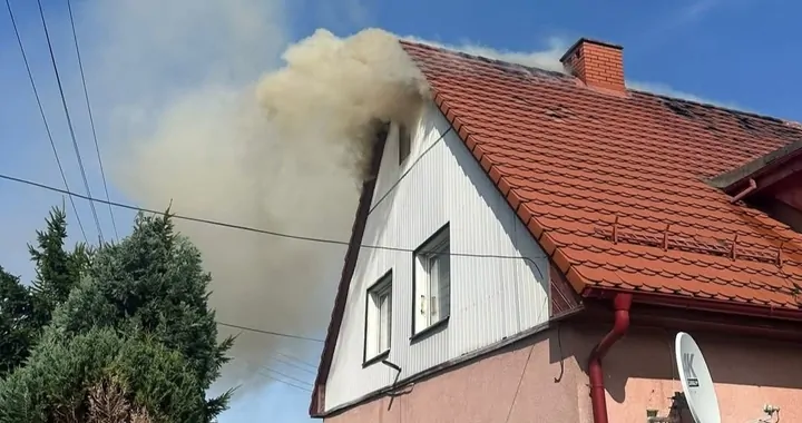 Odbudowa dachu po spaleniu.