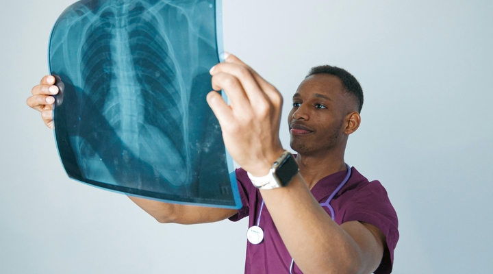 Termoablacja guza płuca – ile kosztuje ten zabieg i skąd wziąć na niego pieniądze?